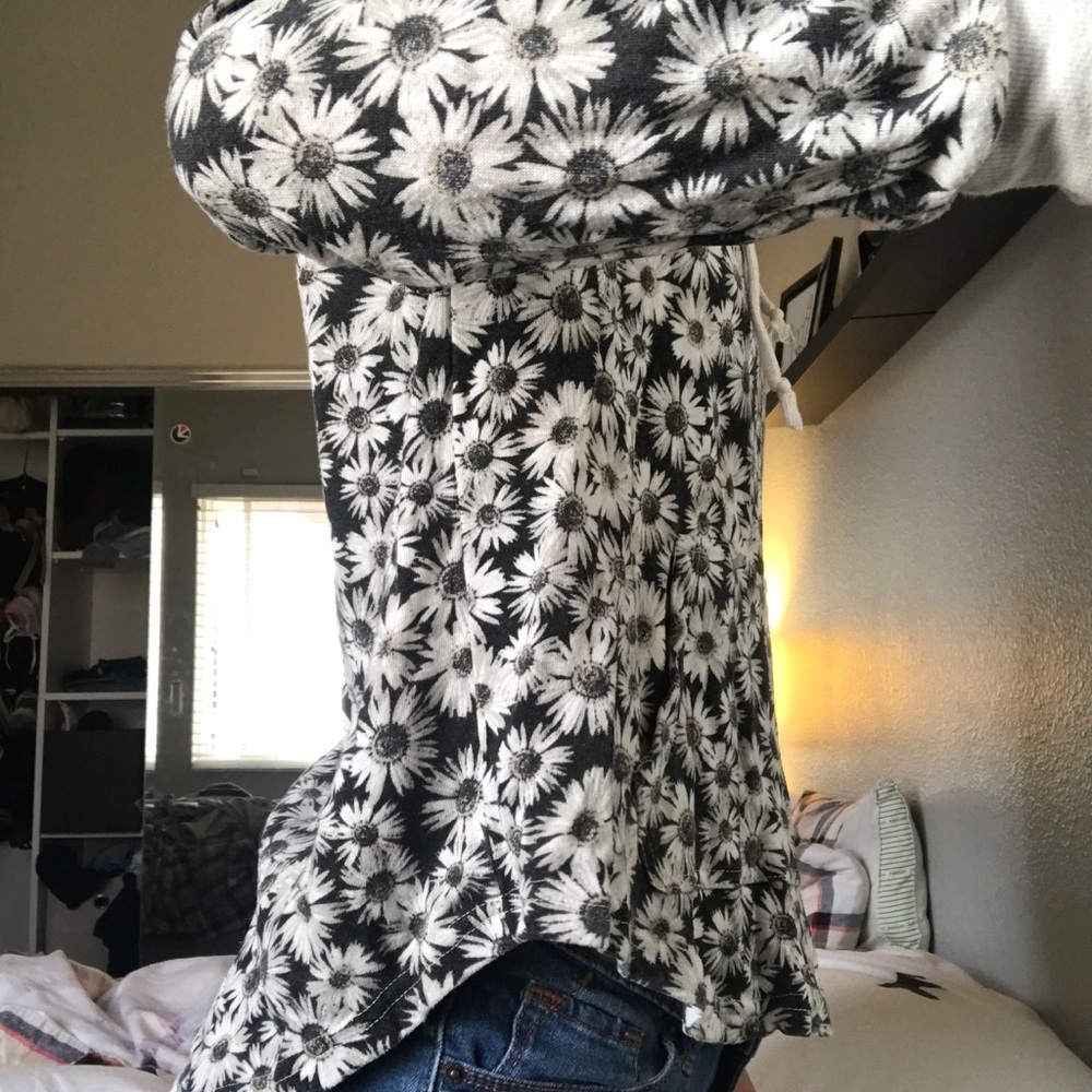 Pacsun daisy hoodie
